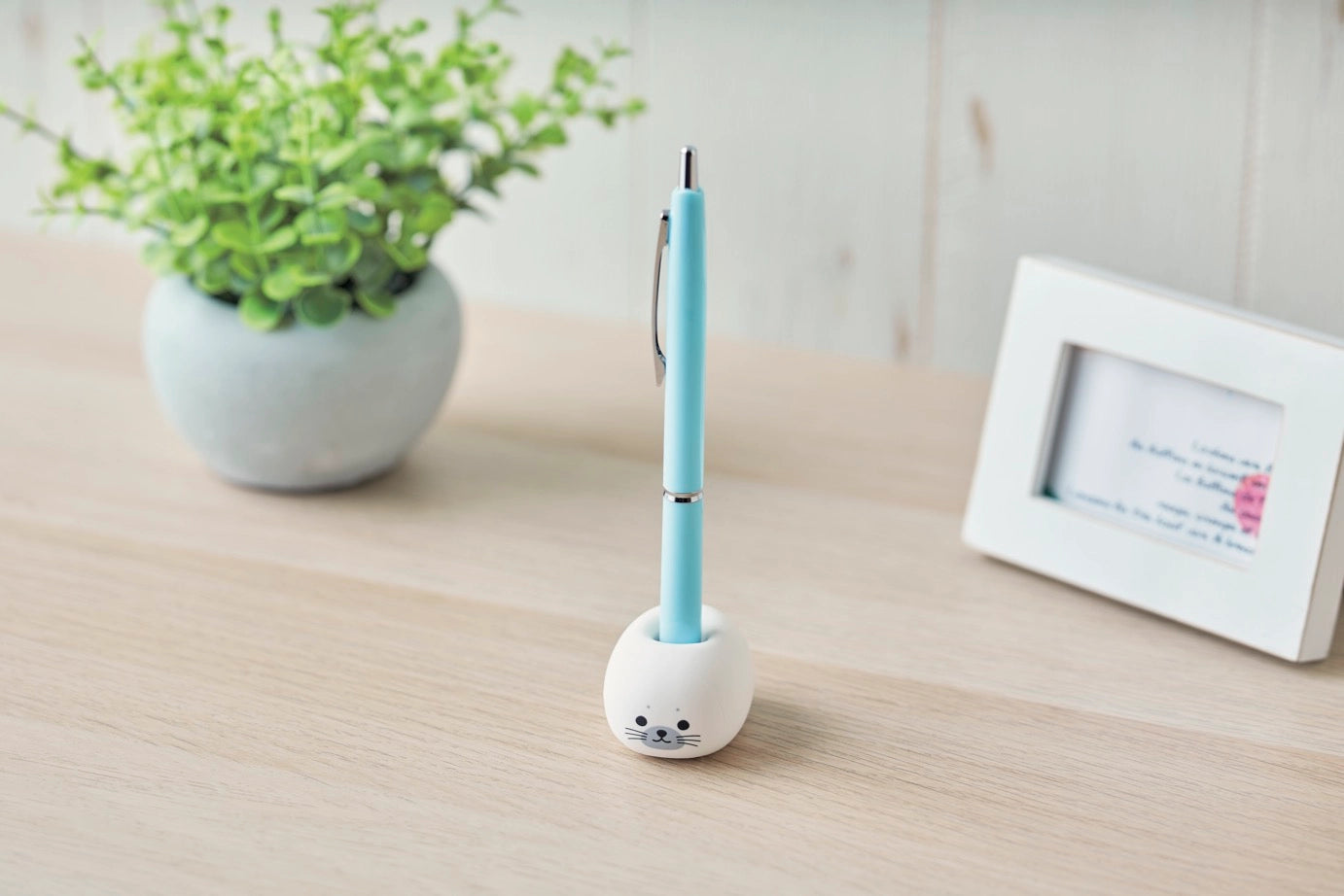 Punilabo Pen Stand - Seal