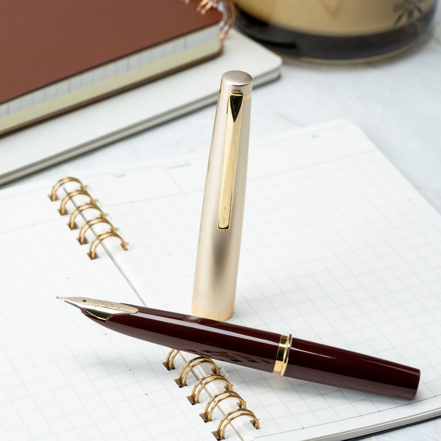 Pilot E95S Fountain Pen - Burgundy/Ivory