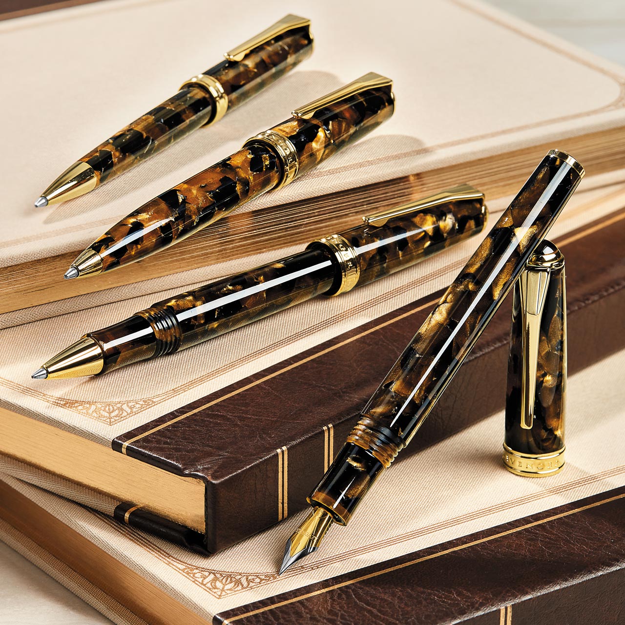Levenger True Writer Classic Fountain Pen - Golden Dark Tortoise